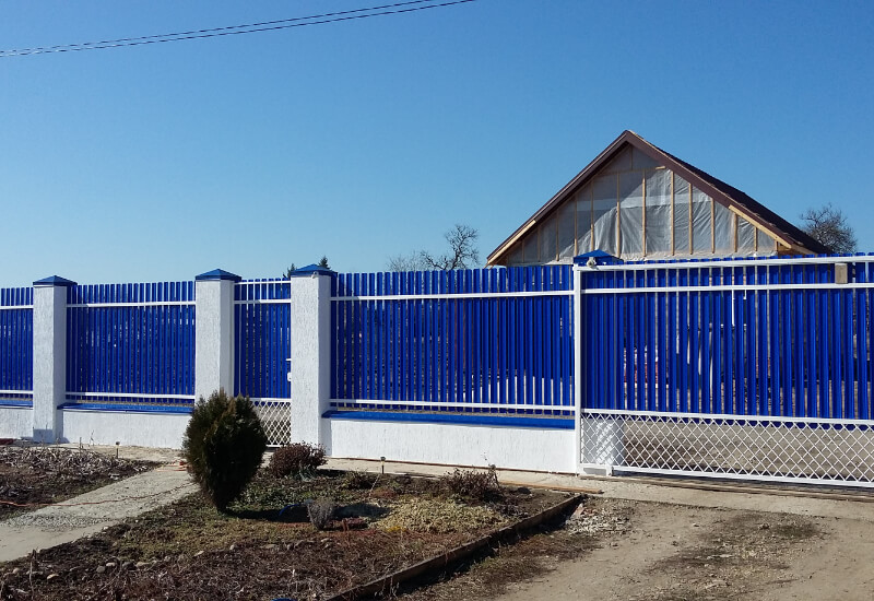 Забор из евроштакетника RAL5002 синий ультра, секция горизонт в Жезказгане фото 1